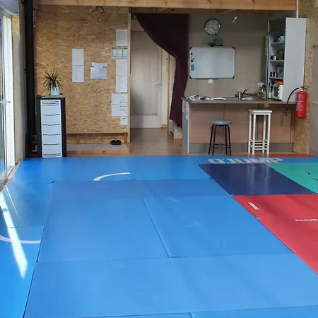 Dojo Πανσιόν Wambrechies